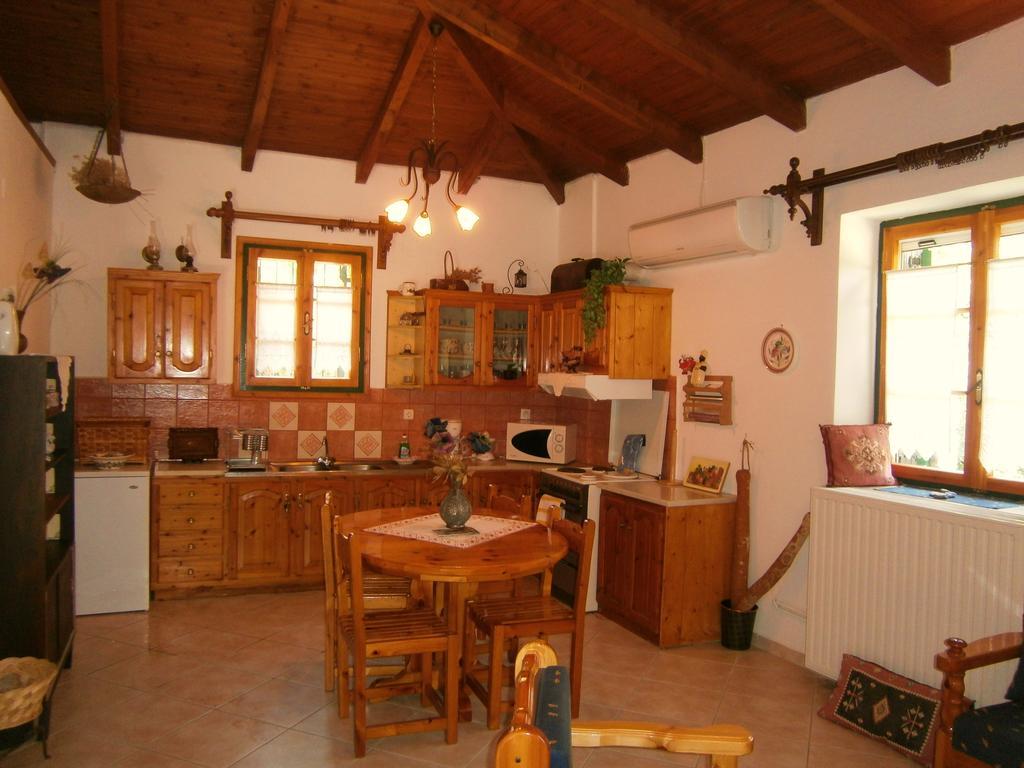 Villa Frias Asprogerakata Zimmer foto